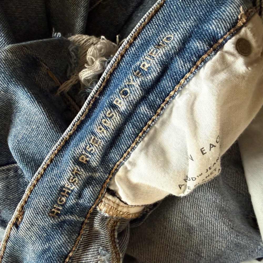 American Eagle Highest Rise 90s Boyfriend Distressed Jeans Womens 10 Regular - Picture 6 of 8